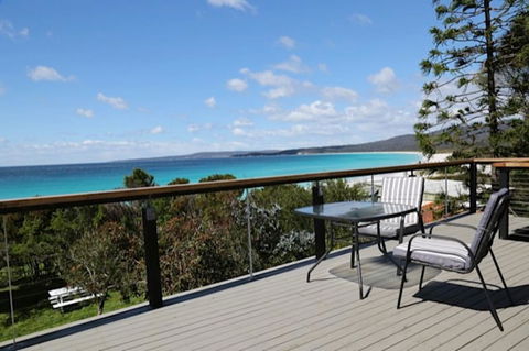Driftwood Bay Of Fires - Mackay Tourism 0
