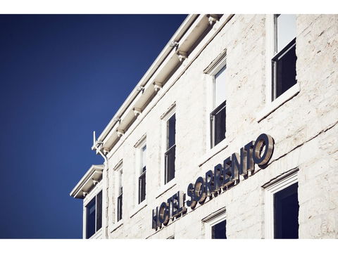 Hotel Sorrento - Mackay Tourism 24