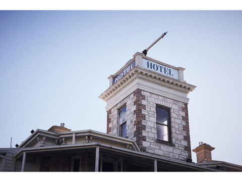 Hotel Sorrento - Mackay Tourism 0