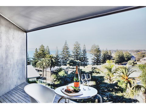 Hotel Sorrento - Mackay Tourism 25