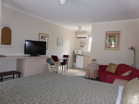 The Balnarring Motel - Mackay Tourism 24