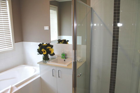 Atarhi Villas - Melbourne - Mackay Tourism 10