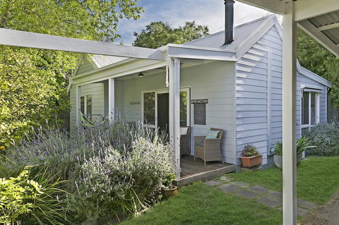 Bilinga Cottages - Mackay Tourism 1