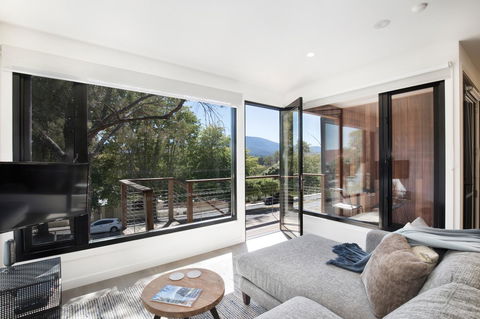Brooklands Apartments - Mackay Tourism 0