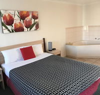 Beachcomber Motel  Apartments - Mackay Tourism