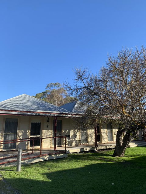 Dunkeld Studio Accommodation - Mackay Tourism 0