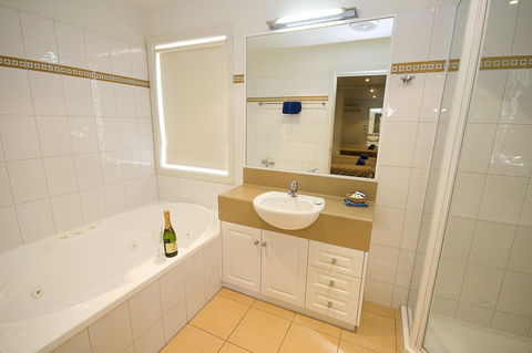 Anchorage Motel & Villas Lorne - Mackay Tourism 23