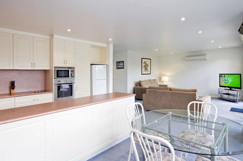Anchorage Motel & Villas Lorne - Mackay Tourism 19