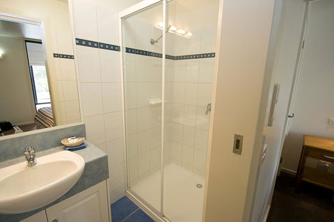 Anchorage Motel & Villas Lorne - Mackay Tourism 16