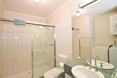 Anchorage Motel & Villas Lorne - Mackay Tourism 33