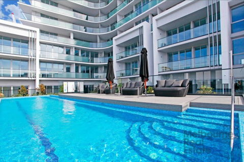 Doncaster Private Collection 2 Bed Townhouse@Pearl - Mackay Tourism 16