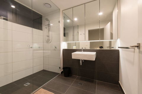 Doncaster Private Collection 2 Bed Townhouse@Pearl - Mackay Tourism 9