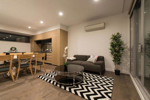 Doncaster Private Collection 2 Bed Townhouse@Pearl - Mackay Tourism 3