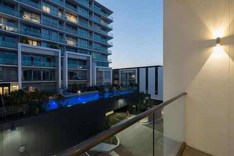 Doncaster Private Collection 2 Bed Townhouse@Pearl - Mackay Tourism 10