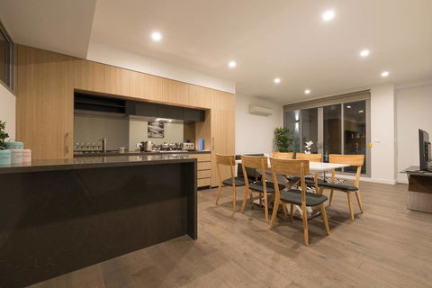Doncaster Private Collection 2 Bed Townhouse@Pearl - Mackay Tourism 2