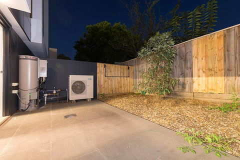 Doncaster Private Collection 2 Bed Townhouse@Pearl - Mackay Tourism 12