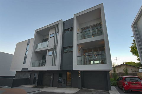 Doncaster Private Collection 2 Bed Townhouse@Pearl - Mackay Tourism 15