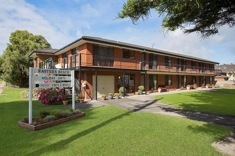 Eastern Beach Holiday Units - Mackay Tourism 0