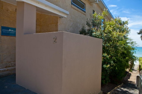 Battery Cove Beach Front Apartment - Mackay Tourism 3