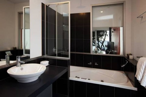 Battery Cove Beach Front Apartment - Mackay Tourism 4