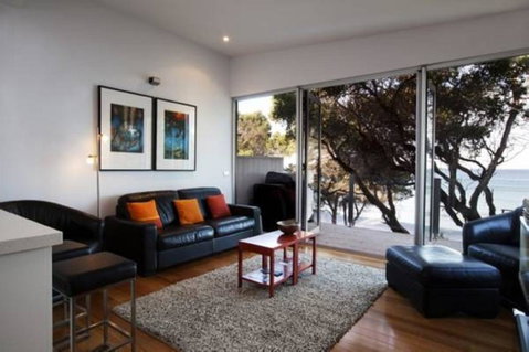 Battery Cove Beach Front Apartment - Mackay Tourism 1
