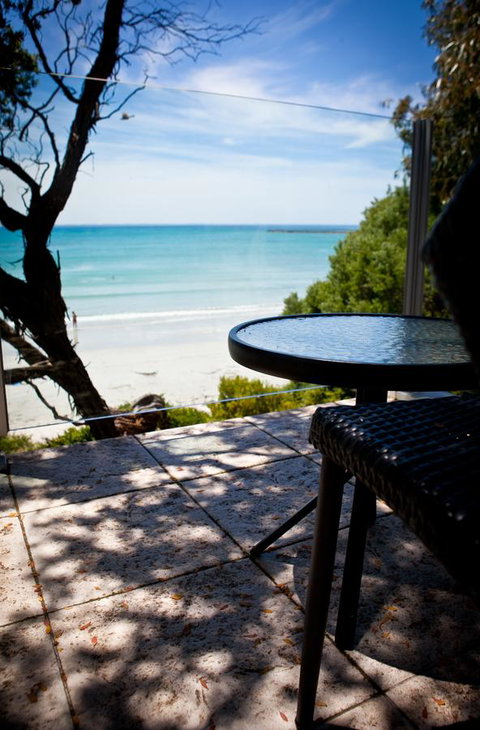 Battery Cove Beach Front Apartment - Mackay Tourism 5