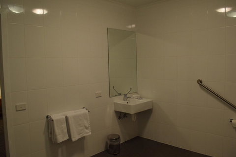 CROWN CENTRAL BUSINESS DISTRICT MOTEL - NO UNDER 18s - Mackay Tourism 39