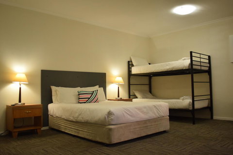 CROWN CENTRAL BUSINESS DISTRICT MOTEL - NO UNDER 18s - Mackay Tourism 40