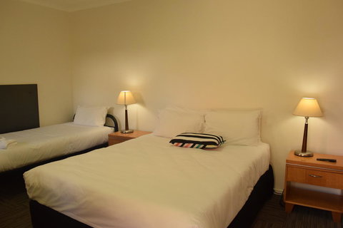 CROWN CENTRAL BUSINESS DISTRICT MOTEL - NO UNDER 18s - Mackay Tourism 37