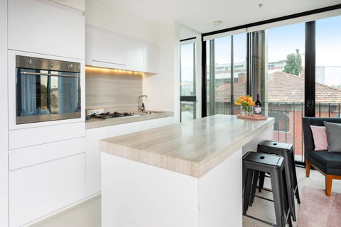 Modern Apartment In The Heart Of St Kilda - Mackay Tourism 8