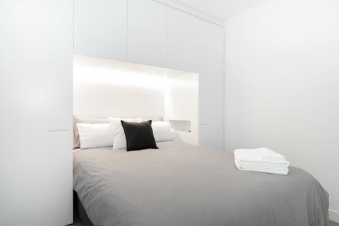 Modern Apartment In The Heart Of St Kilda - Mackay Tourism 12