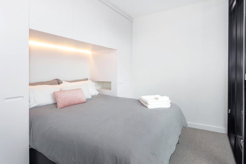 Modern Apartment In The Heart Of St Kilda - Mackay Tourism 11