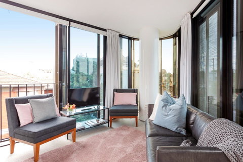 Modern Apartment In The Heart Of St Kilda - Mackay Tourism 3