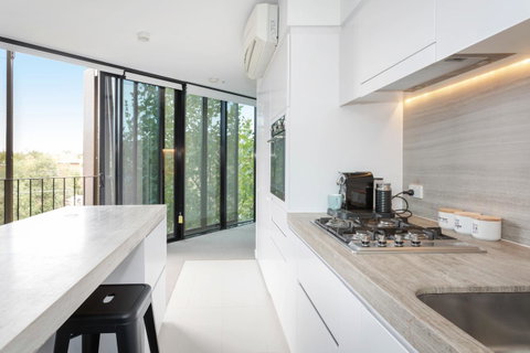Modern Apartment In The Heart Of St Kilda - Mackay Tourism 6