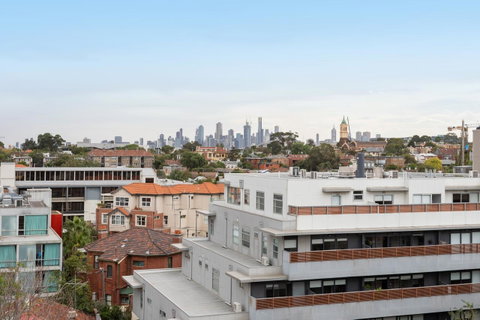 Modern Apartment In The Heart Of St Kilda - Mackay Tourism 21