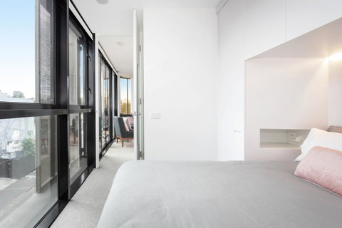 Modern Apartment In The Heart Of St Kilda - Mackay Tourism 10