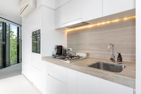 Modern Apartment In The Heart Of St Kilda - Mackay Tourism 5