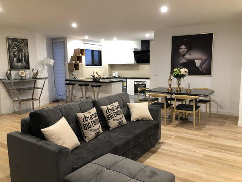 Apartments In Phillip Island Towers - Block C - Mackay Tourism 0