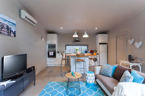 The Love Shack - Romantic Bungalow - Mackay Tourism 2