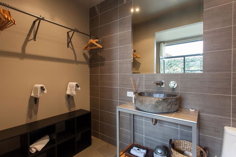 The Love Shack - Romantic Bungalow - Mackay Tourism 7
