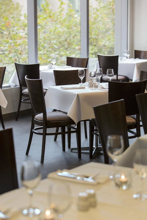 Oaks Melbourne On Collins Suites - Mackay Tourism 10