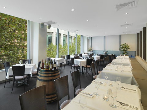 Oaks Melbourne On Collins Suites - Mackay Tourism 11