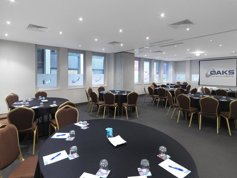 Oaks Melbourne On Collins Suites - Mackay Tourism 13