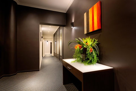 Crest On Barkly Hotel - Mackay Tourism 10