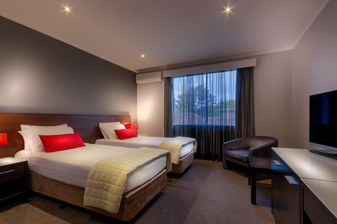 Crest On Barkly Hotel - Mackay Tourism 24