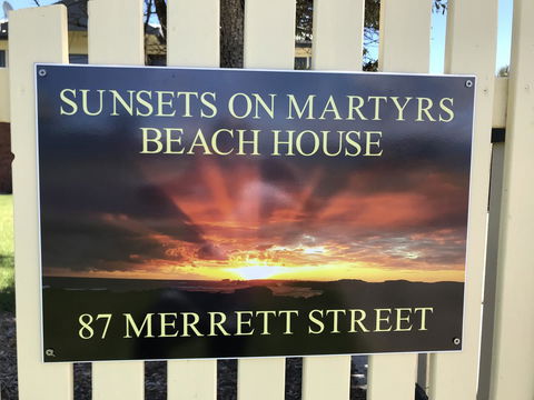 Sunsets On Martyrs Luxury Coastal Beach House Peterborough - Mackay Tourism 21