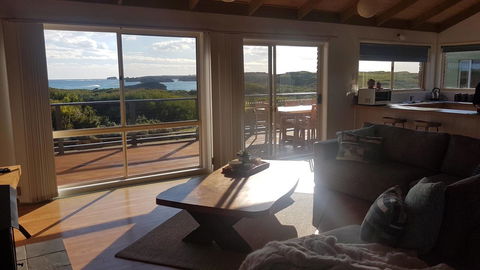 Sunsets On Martyrs Luxury Coastal Beach House Peterborough - Mackay Tourism 1