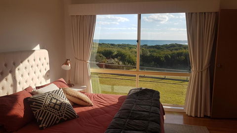 Sunsets On Martyrs Luxury Coastal Beach House Peterborough - Mackay Tourism 5