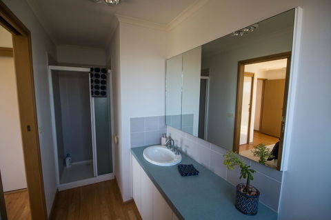 Sunsets On Martyrs Luxury Coastal Beach House Peterborough - Mackay Tourism 18