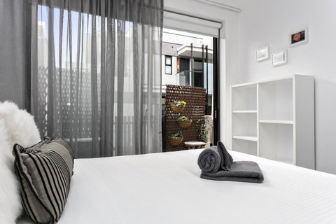 Complete Host Halo Apartments - Mackay Tourism 16